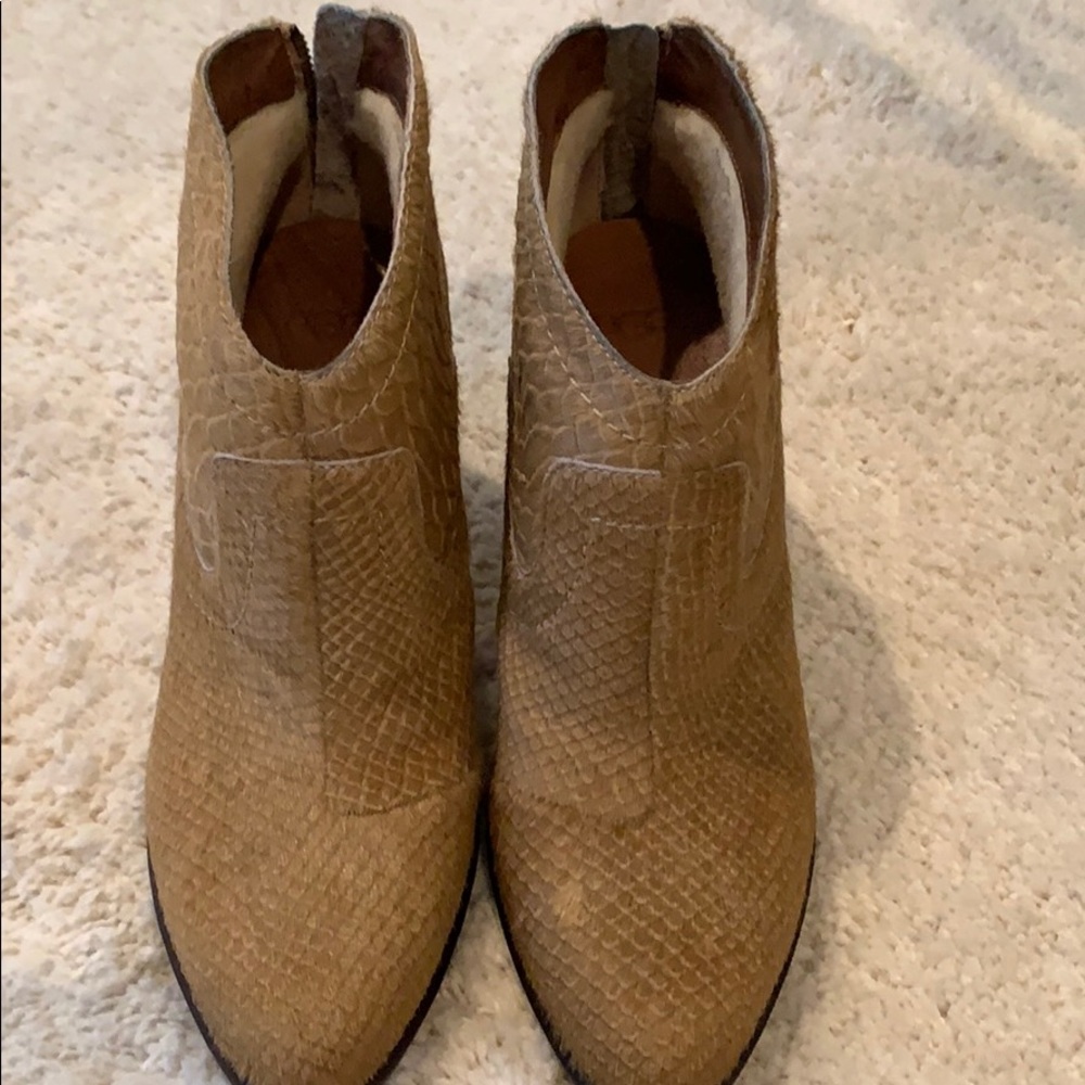 Ankle boots
